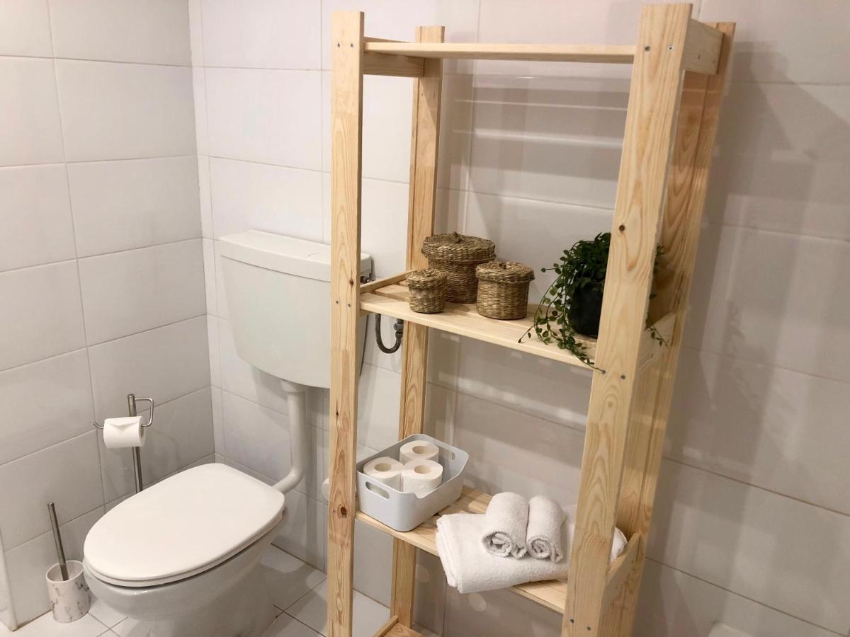 Cozy And Stylish Studio Apt Just 800M From The Beach - New On Booking! Albufeira Luaran gambar