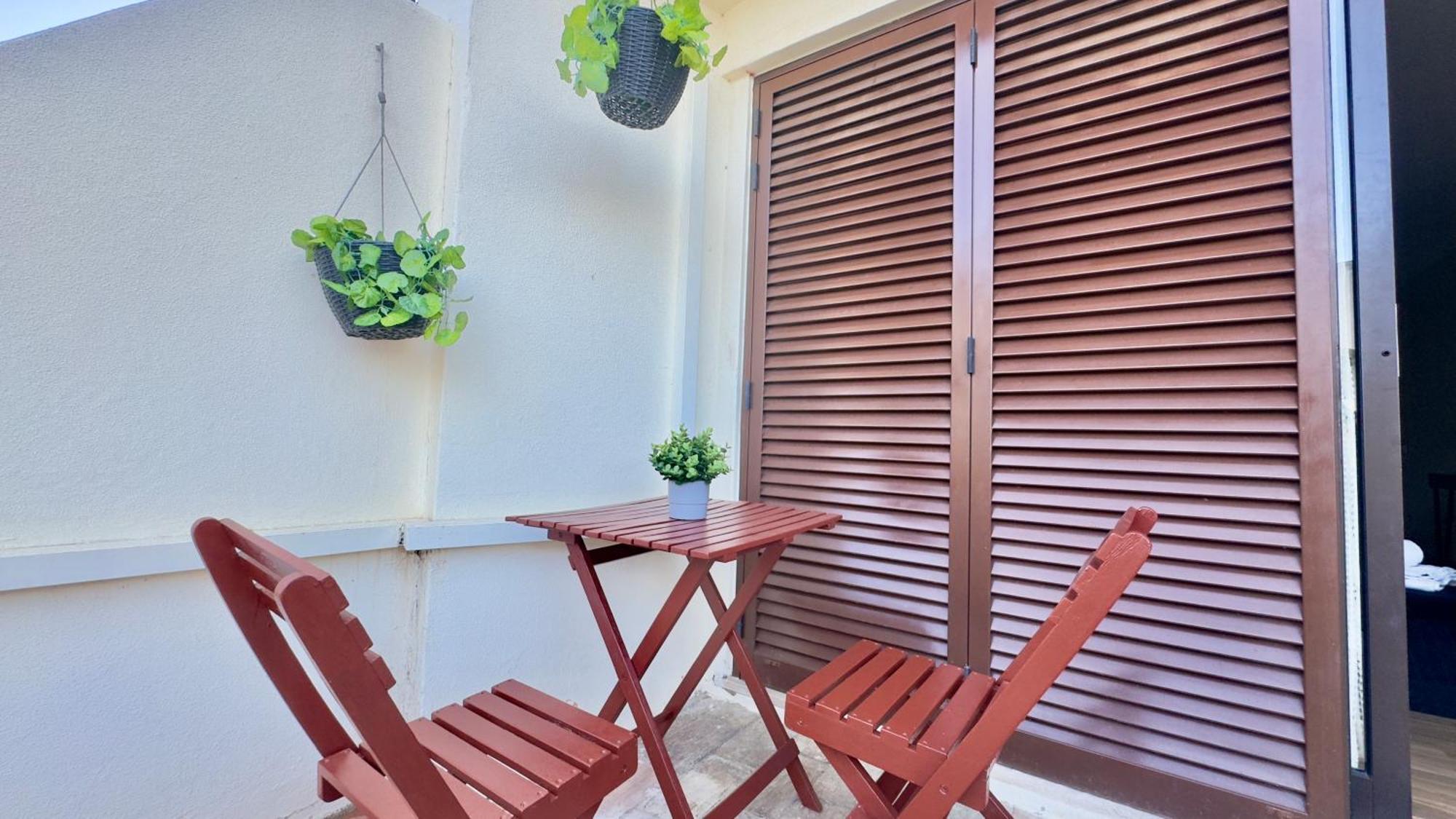 Cozy And Stylish Studio Apt Just 800M From The Beach - New On Booking! Albufeira Luaran gambar
